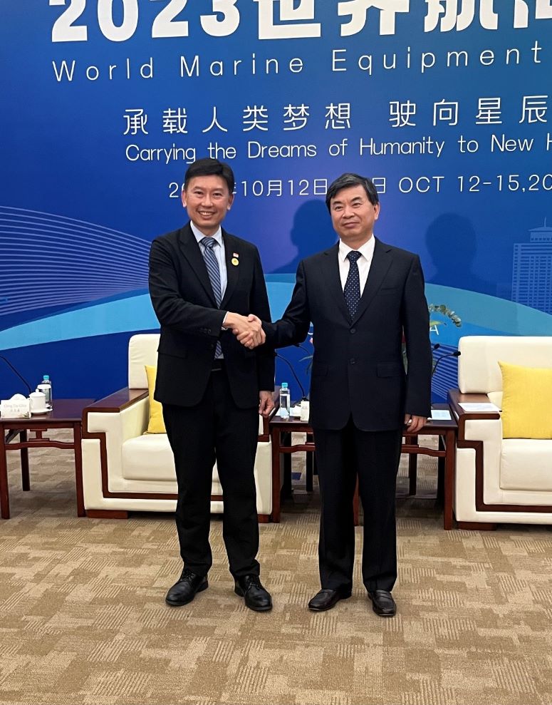 Mr Chee Hong Tat, Acting Minister for Transport, and Mr Zhou Zuyi, Party Secretary of Fujian Province, at the 2023 World Marine Equipment Conference.
