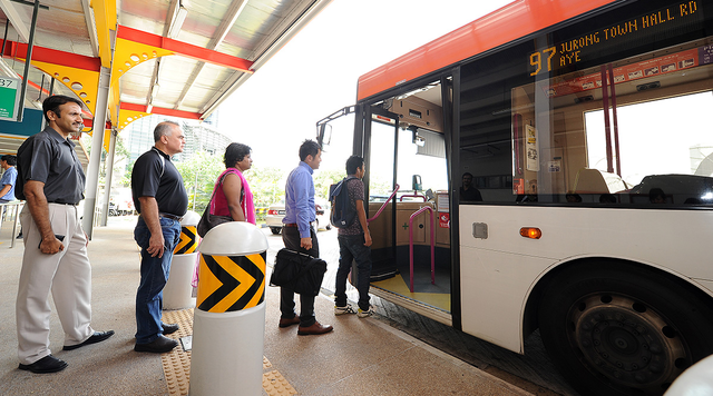 advantages and disadvantages of public transport in singapore